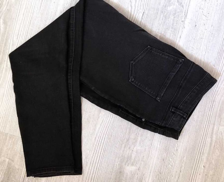 Czarne jeansy damskie, przecierane, 14