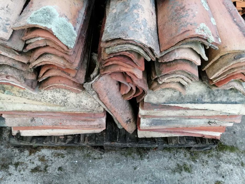 Telha de canudo muito antiga