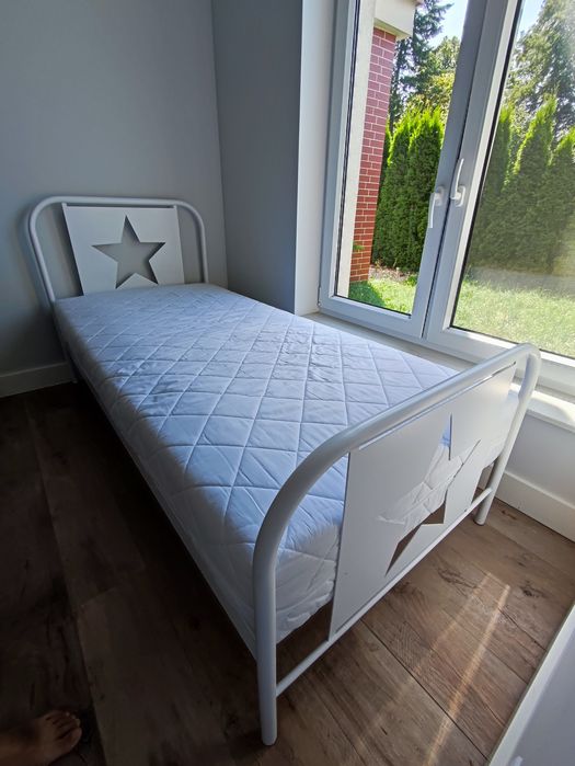 Łóżko metalowe młodzieżowe gwiazda bedstar manufaktura snu białe solidne z materacem 90x200 cm
