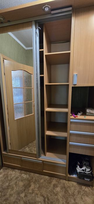 Шкаф купе с зеркалами  1.6 м х 2.42м х 65см