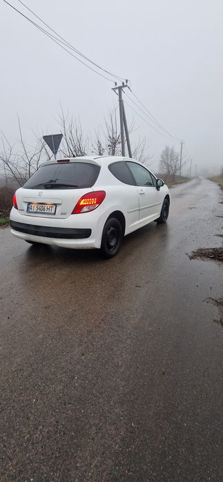 Продам пежо 207! 2012г.в