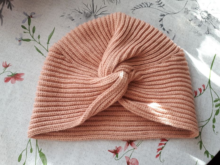 Elegancka morelowa czapka dziewczęca H&M