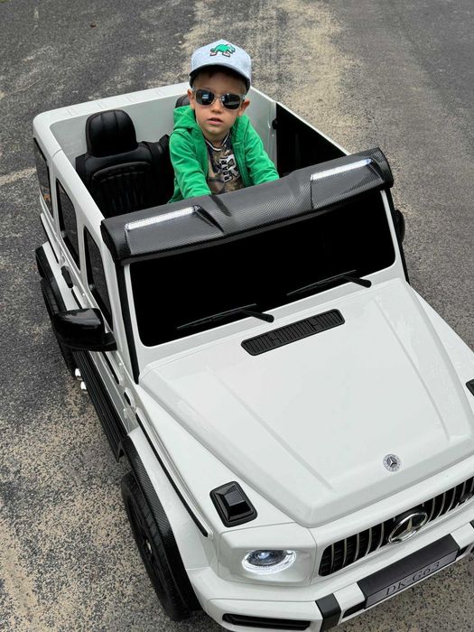 Samochód Mercedes DK-g63 czarny biały auto na akumulator 24V MOCNE!!!