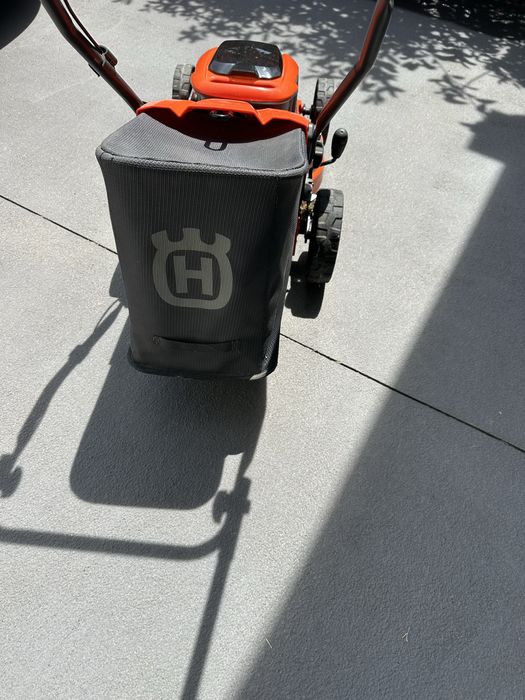 Máquina corta relva Husqvarna eléctrica