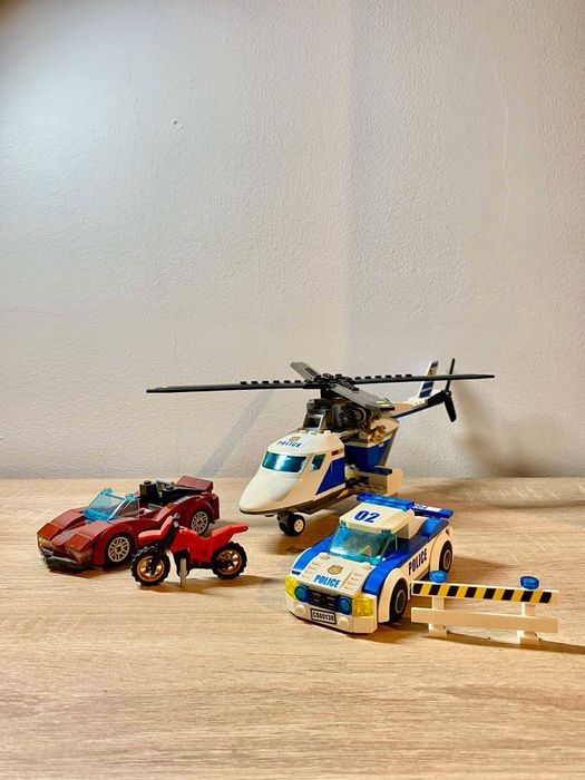 LEGO  City 60138 Pościg policyjny- helikopter radiowóz motocykl