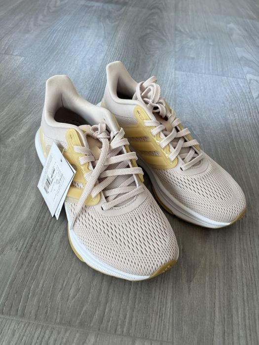 Жіночі кросівки для бігу Adidas Ultrabounce W