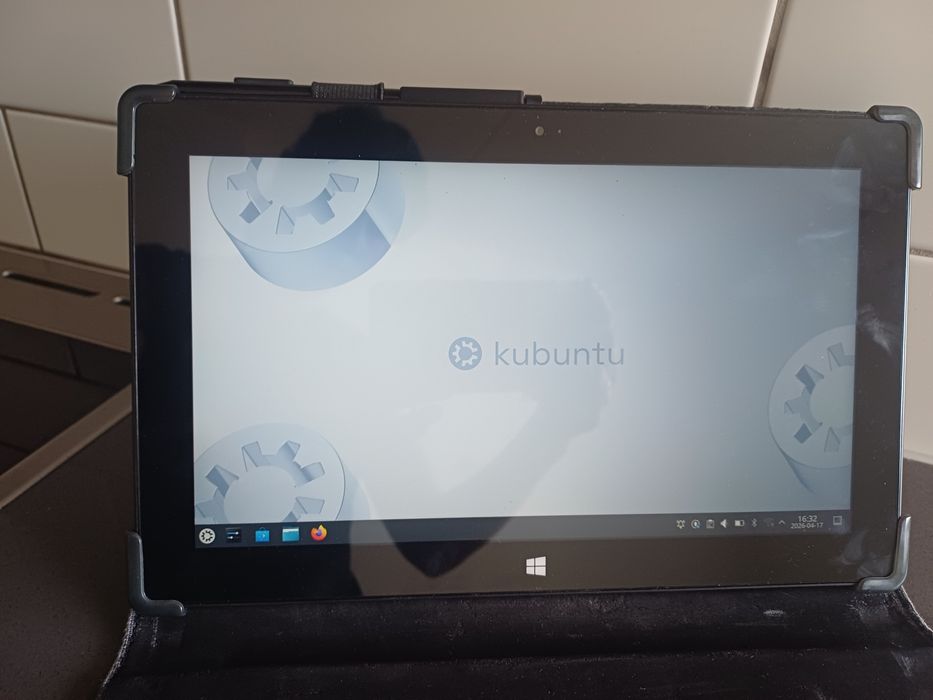 Продам планшет Microsoft Surface
