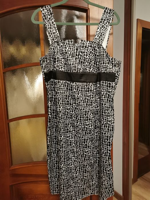 Sukienka biało - czarna elegancka