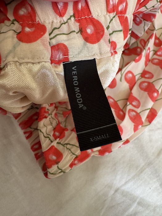 Літня бежева спідниця з черешнями Vero Moda xs