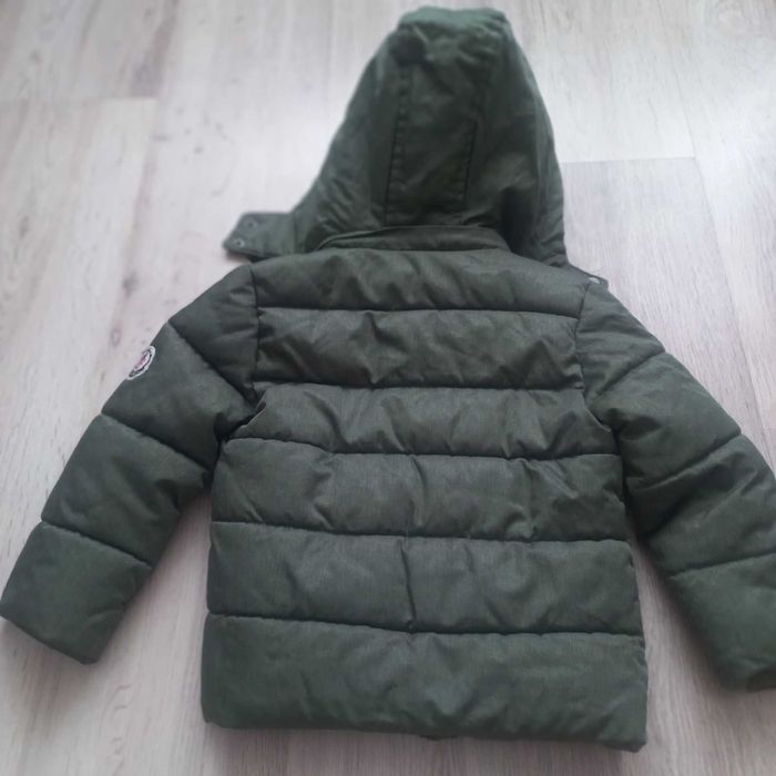 Куртка для хлопчика зеленого кольору.
