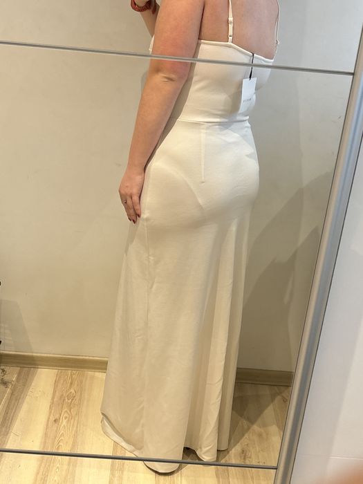 Elegancka sukienka ecru