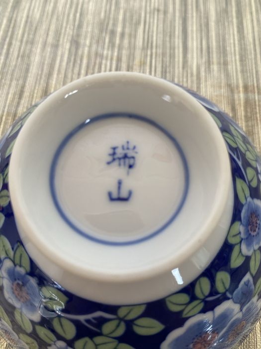 Antiga tigela de porcelana chinesa,