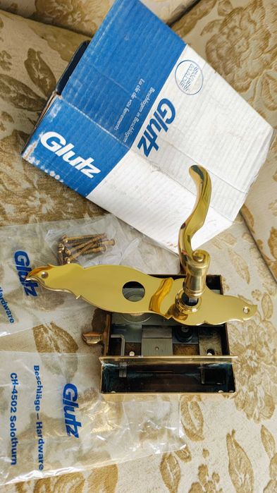 Zamek drzwi lub furtki Glutz mosiądz mosiężny połysk