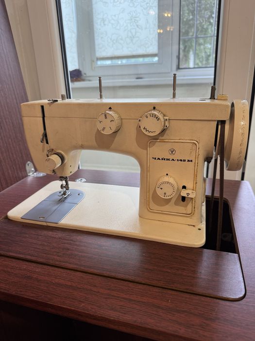 Швейна машинка Чайка 142м