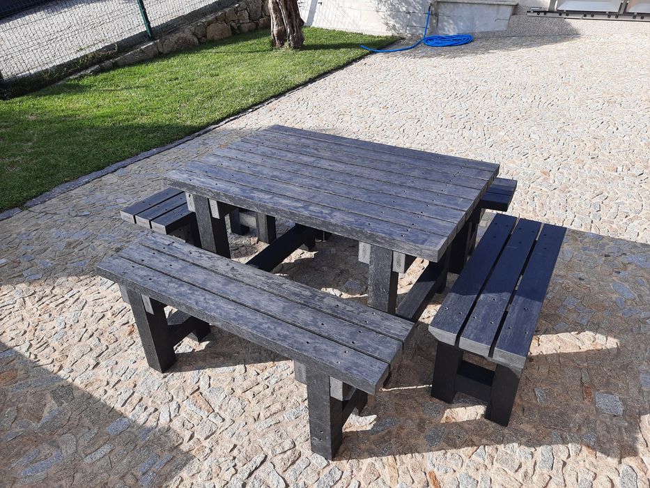 Mesas de jardim. 1.80x65;  2.40x 88 cm,  Com dois ou 4 bancos. Para So
