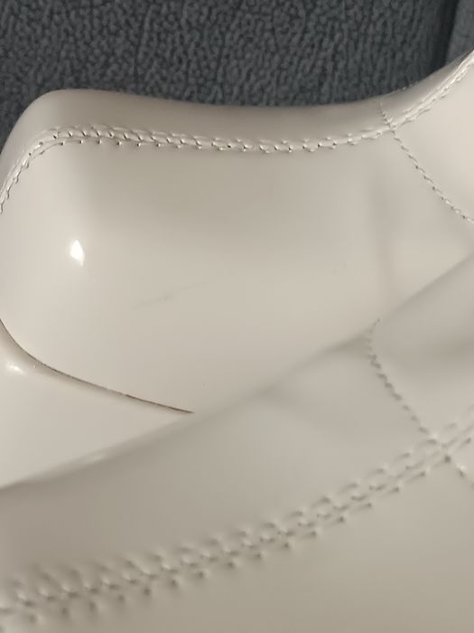 Długie kozaki z lateksu.