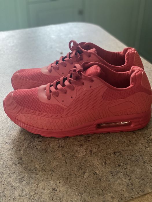 Кросівки чоловічі