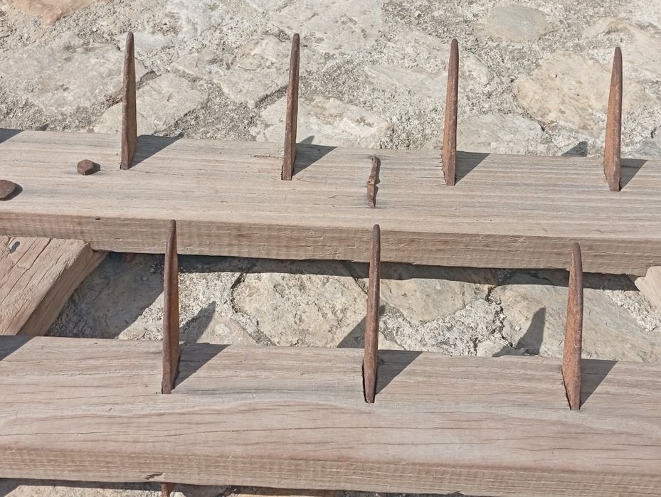 Cabide de parede feito com grade de dentes