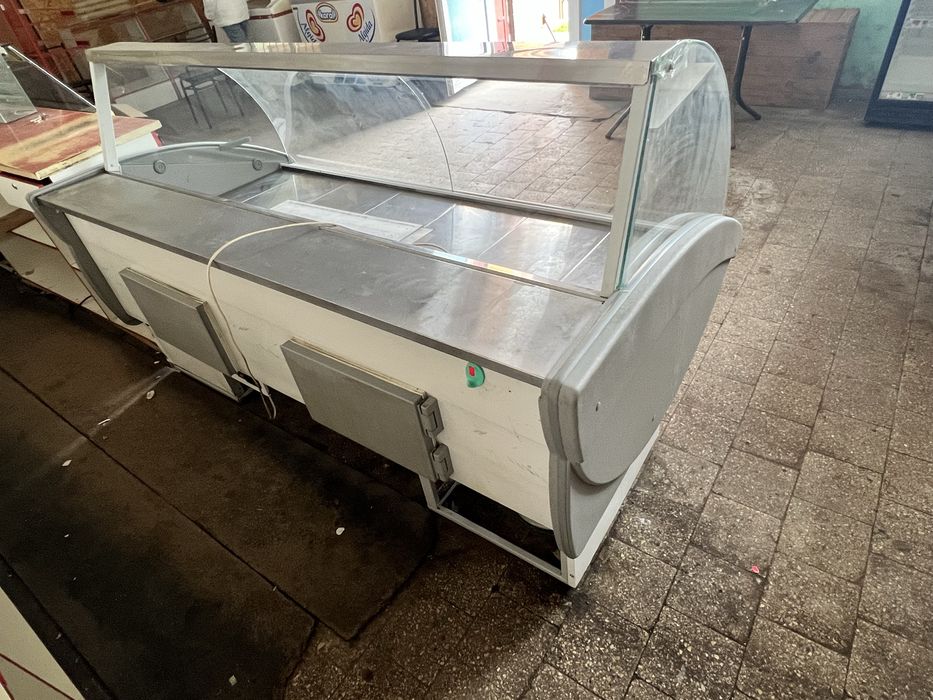 Продається холодильна вітрина