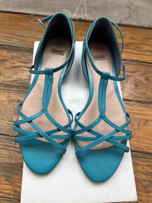 Sandálias camper novas