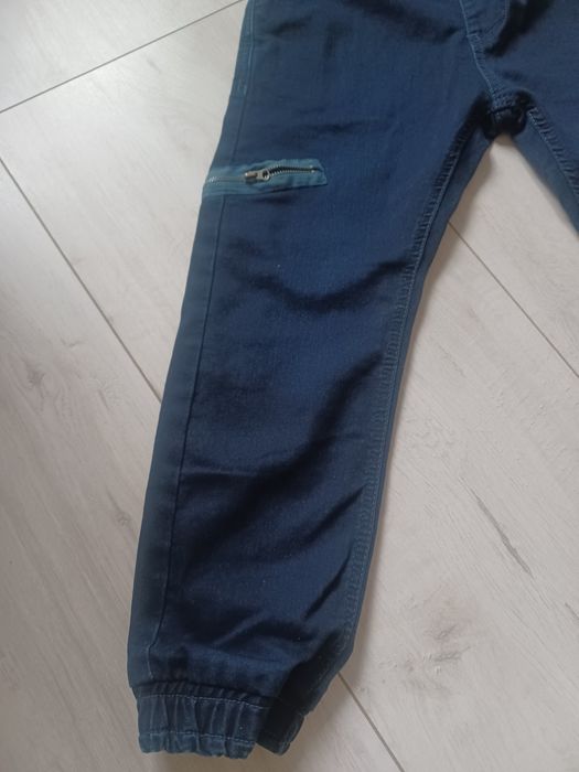Nowe spodnie jeansowe reserved