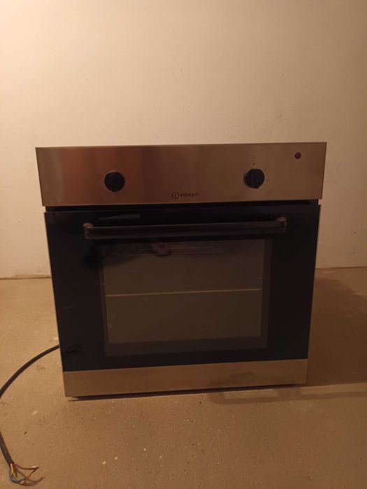 Forno indesit novo