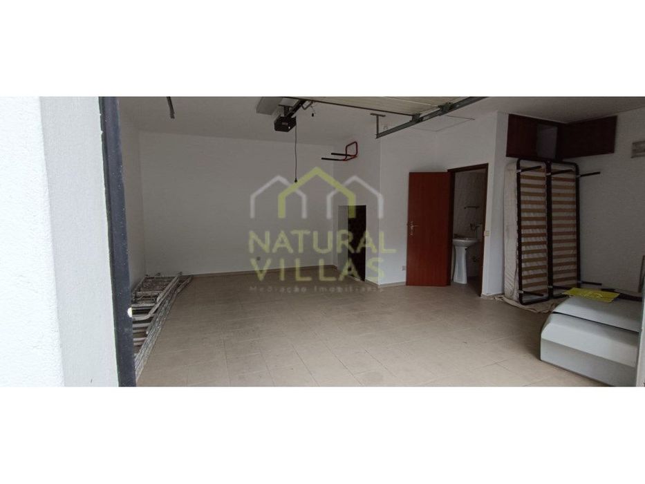 Garagem no centro de Faro, Algarve