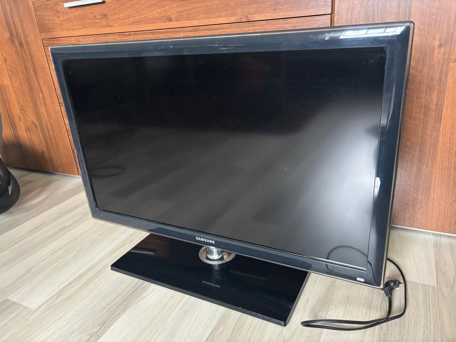 Telewizor samsung 32 całe UE32D4000