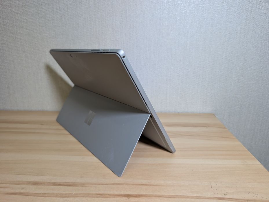 Планшет Surface Pro 5 8/256gb Intel i5-7300u