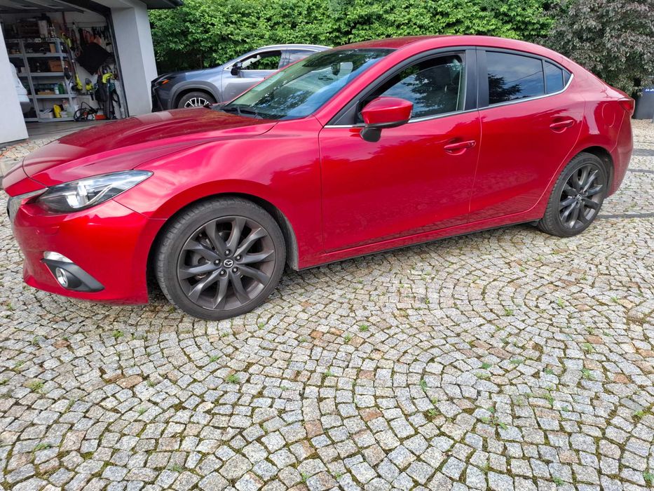 Samochód Mazda 3 benzyna  2.0 sedan