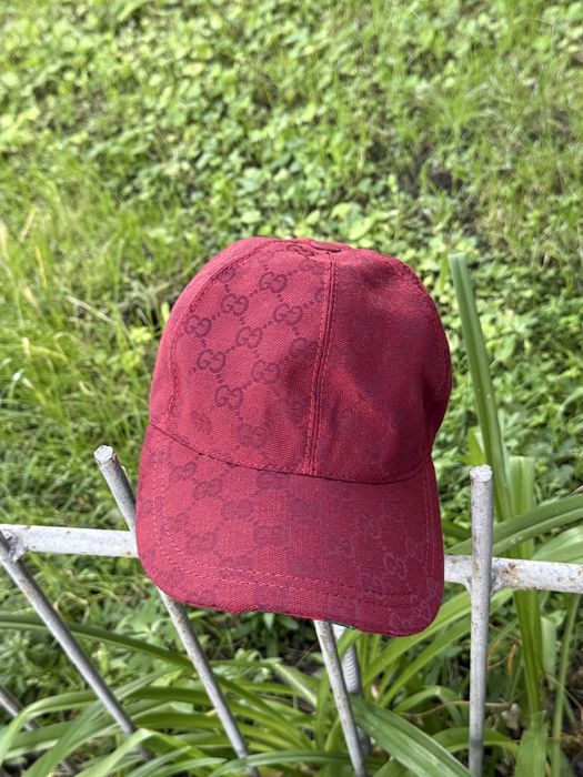 кепка Gucci.