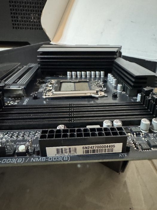 Материнська плата Gigabyte Aorus Elite AX b650