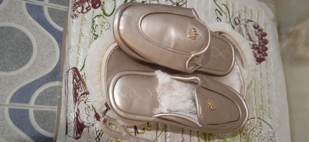 Продам новые тапки р.37 подарочно-дорожный вариант теплые