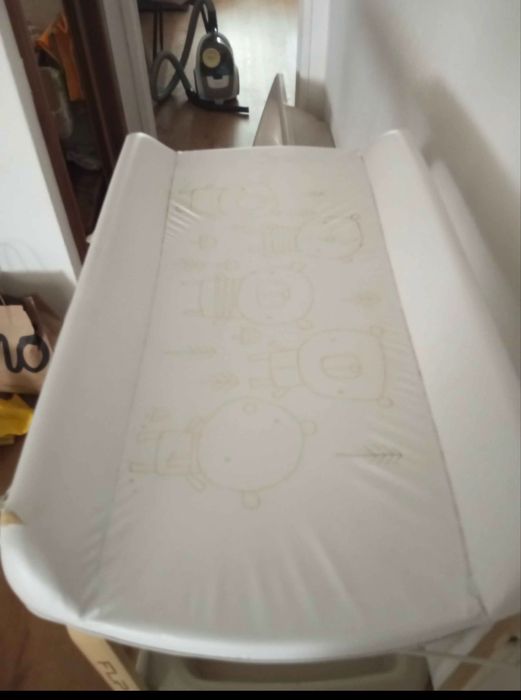 Banheira de bebe com muda fraldas