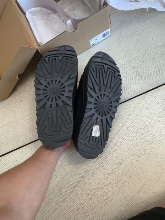 Сандалі, слайлди, шлепки оригінал UGG