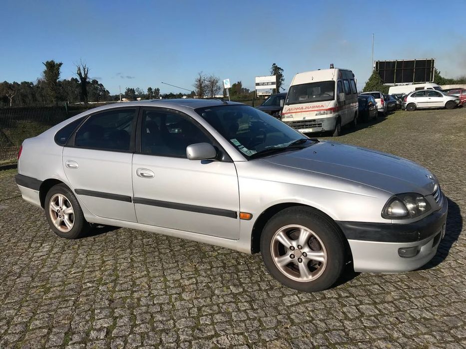 Toyota Avensis T22 1.6 110cv 5P 1999 - Para Peças