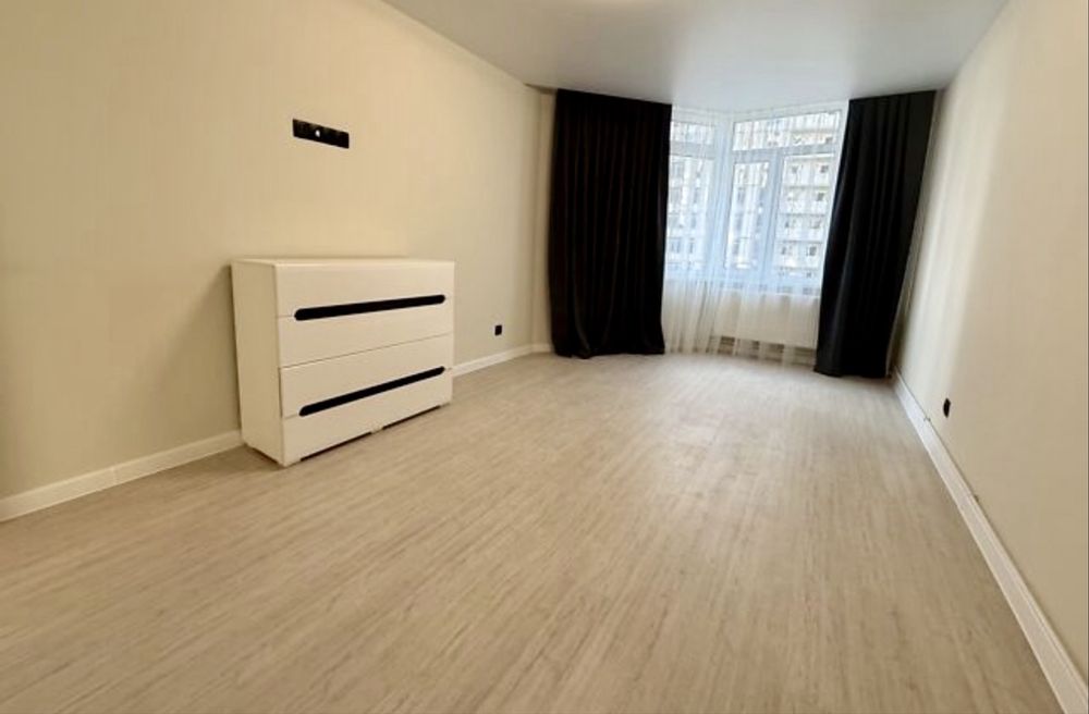 Продаж 2 км квартири вул. Смакули, новобудова