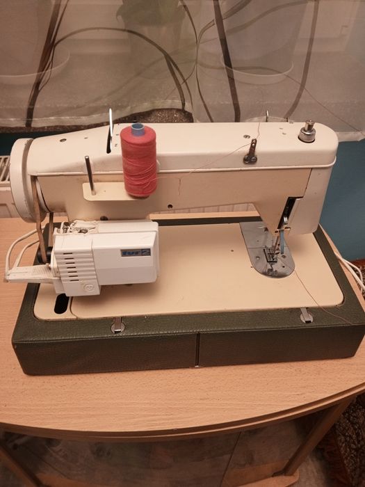 Maszyna do szycia  Łucznik 449 , drugi Łucznik gratis