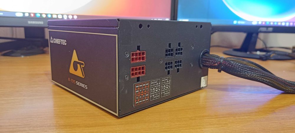 Напівмодульний блок живлення Chieftec APS-650CB 650W 80+ Bronze