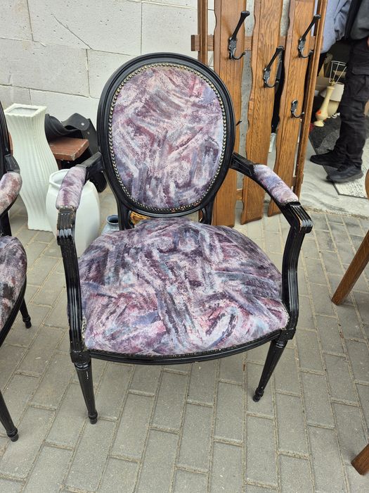 Dwa ładne krzesła stylowe