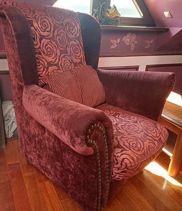 Sprzedam fotel Uszak z podnóżkiem