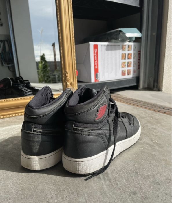 buty Nike Jordan 1 Retro High Black Satin Gym Red Black
