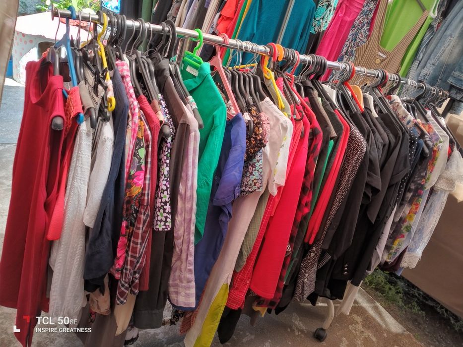Roupa semi nova 1€ cada peça. Lameira Celorico de basto