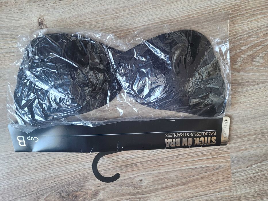 Nowy czarny samonośny stanik