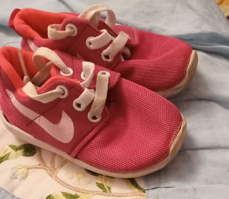 Продам детскую обувь на 1.5 - 2 годика