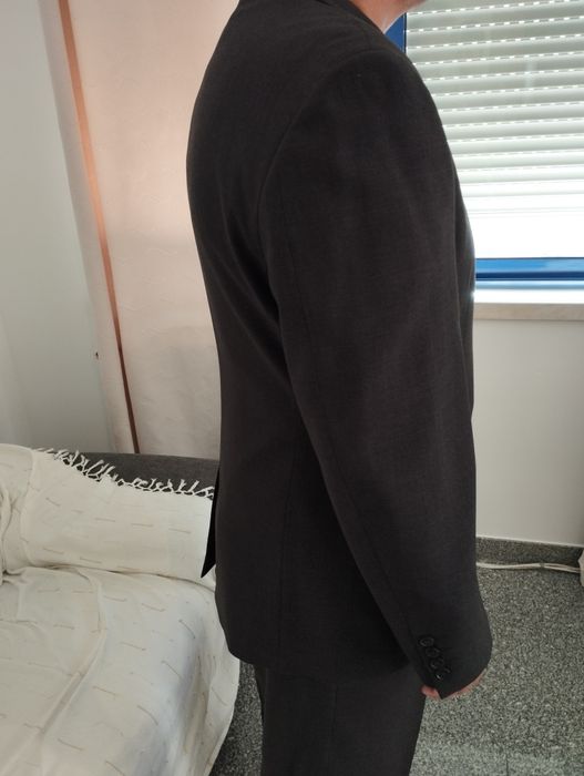 Fato cinza escuro tamanho 56