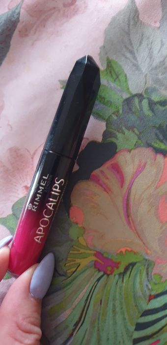 Pomadka w płynie kolor fuksja Rimmel