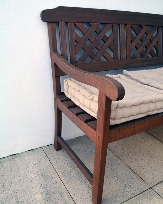 Banco exterior de madeira