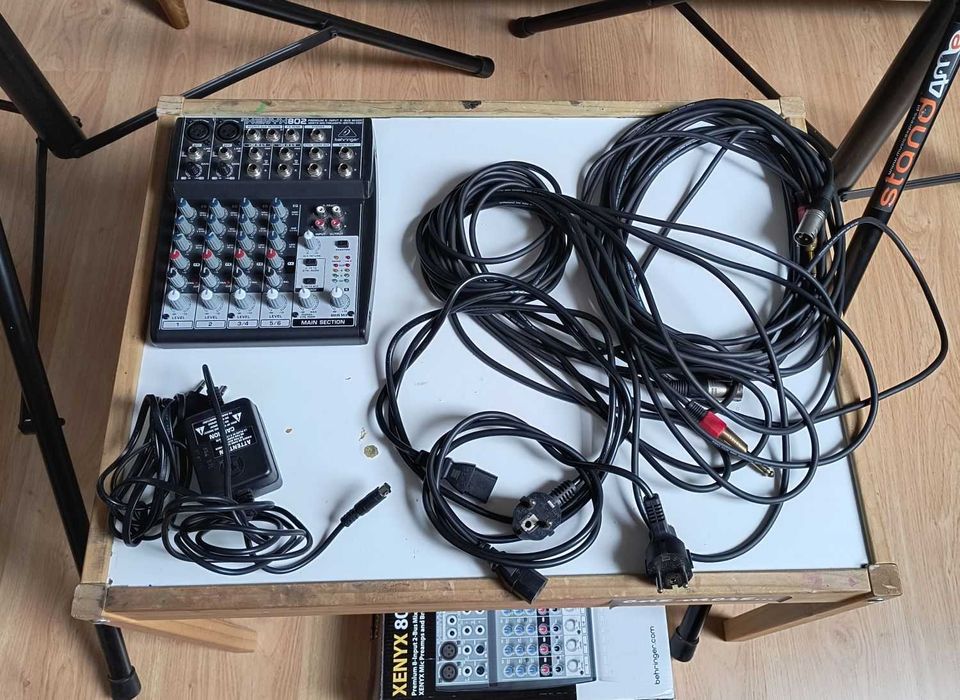 Mackie Thump TH-15A, BEHRINGER XENYX 802, statywy + kable - ZESTAW
