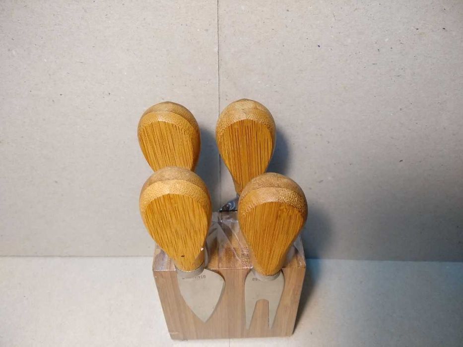 Набір ножів для нарізання різних видів сиру